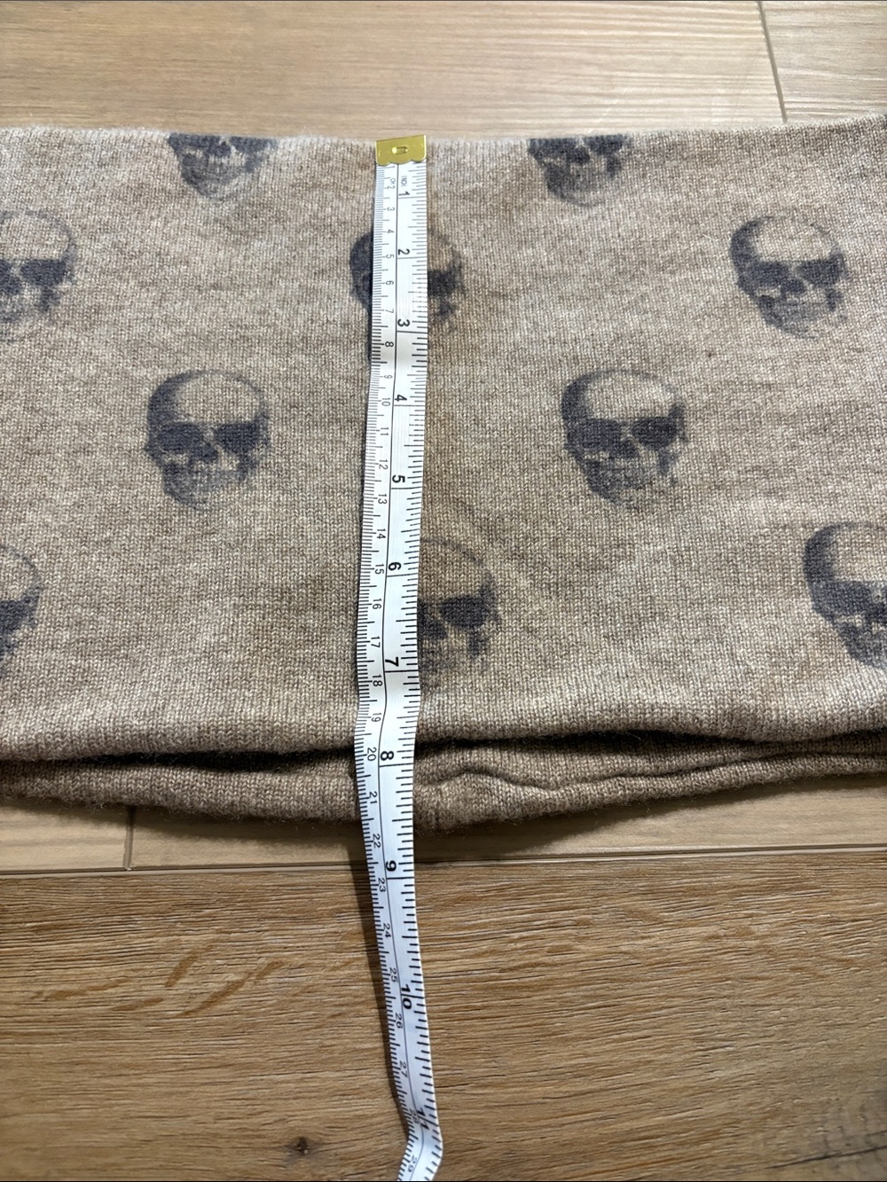 360 Cashmere Skull Print Beige Grey Knit Tubular Infinity Scarf 30” x 8” - Picture 2 of 4